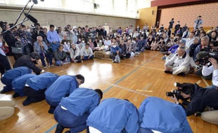 Lorsqu'un scandale ou accident se produit au Japon, qu'il soit politique ou industriel, la presse est convoquée pour une séance de courbettes d'excuses et d'explications parfois hasardeuses, une forme de communication de crise rarement efficace.