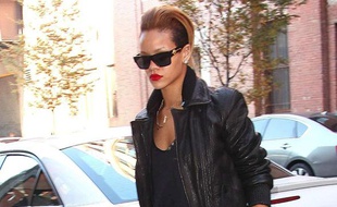 La chanteuse Rihanna arrive aux studios Milk dans le Meatpacking District à New York, le 19 octobre 2009.