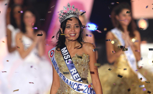 Valérie Bègue, lors du concours Miss France 2008, le 8 décembre 2007.