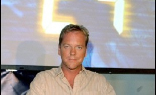 L'acteur américain Kiefer Sutherland, vedette de la populaire série d'espionnage "24 heures chrono", a signé un contrat de production avec 20th Century Fox Television qui la diffuse, et continuera à tenir le rôle de l'agent Jack Bauer, a annoncé lundi le groupe.