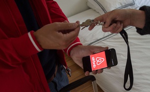 Paris est la «capitale mondiale» en arrivées de voyageurs et en nombre d'hébergements pour la plateforme Airbnb. (Illustration)