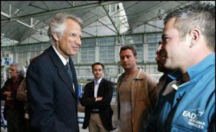 Le Premier ministre Dominique de Villepin a assuré mardi sur France 2 qu'il veut "aller plus loin" que ce qui est envisagé pour sauver des emplois de la Sogerma.
