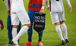 La campagne de l'UEFA contre le racisme plus que jamais d'actualité après les événements au Parc mardi soir.