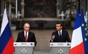 Vladimir Poutine et Emmanuel Macron lors de leur première conférence de presse commune.