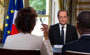 François Hollande interviewé au palais de l'Elysée par France 24, RFI et TV5 Monde, le 11 octobre 2012.