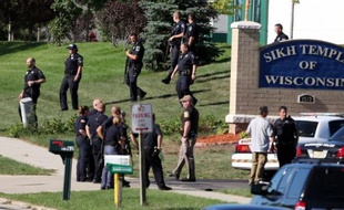 Un tireur a attaqué des fidèles dans un temple sikh dimanche à Oak Creek, dans le Wisconsin (nord), tuant au moins six personnes avant qu'il ne soit lui-même abattu, une nouvelle fusillade aux Etats-Unis qui intervient à peine plus de quinze jours après le drame d'Aurora.