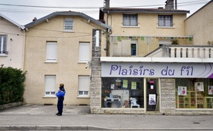 Après la découverte dimanche de deux nouveau-nés dans le congélateur d'une maison dans l'Ain, la mère, déjà condamnée à quinze ans de réclusion pour l'assassinat d'un premier nourrisson en 2002, a avoué les avoir noyés.