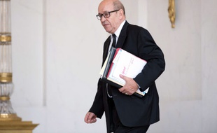 Le ministre de la Défense Jean-Yves Le Drian