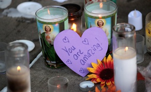 Des habitants de Dayton, en Ohio, ont rendu hommage aux victimes de la tuerie du 4 août 2019.