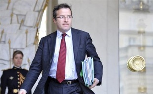 L'indépendance financière des jeunes, étudiants, apprentis ou salariés débutants, sera au coeur des débats de la commission de concertation que réunit mardi le Haut-commissaire à la Jeunesse, Martin Hirsch.