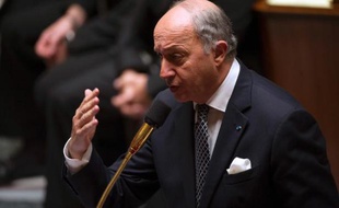 Le ministre français des Affaires étrangères, Laurent Fabius, a annoncé lundi avoir "convoqué immédiatement" l'ambassadeur des Etats-Unis à Paris après des informations selon lesquelles l'Agence de sécurité américaine (NSA) a intercepté massivement des communications en France.
