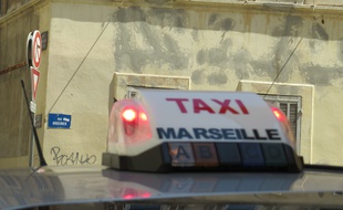 Marseille 8 JUIN 2015 Les taxis protestent contre l'arrivée de UberPop.