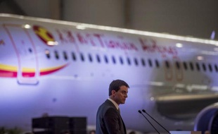 Le Premier ministre Manuel Valls à l'usine Airbus le 29 janvier 2015 à à Tianjin, à une centaine de kilomètres de Pékin