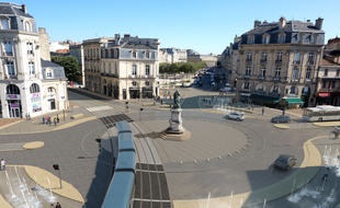 La place Tourny réaménagée sera livrée en septembre 2019.