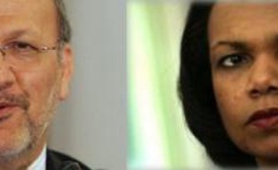La secrétaire d'Etat américaine, Condoleezza Rice ( à droite) et son homologue iranien Manouchehr Mottaki. Tous deux se sont rencontrés le jeudi 3 mai en Egypte.