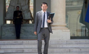 Le ministre de la Consommation Benoît Hamon a annoncé jeudi qu'il allait faire appel aux services de la répression des fraudes pour enquêter sur les manquements relevés dans des auto-écoles par une association de consommateurs.