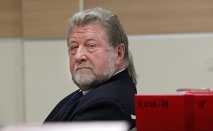 Jean-Pierre Kucheida, ancien député socialiste du Pas-de-Calais et maire de Liévin (62), comparaît le 9 avril 2013 avec sa fille Marie en audience correctionnelle au tribunal de Douai. Ils sont tous deux accusés d'abus de biens sociaux.