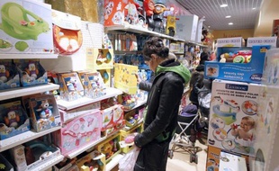 Sur internet, c'est déjà Noël, avec un pic des achats cette semaine en raison des délais de livraison et des départs en vacances. L'afflux de nouveaux acheteurs et de nouveaux vendeurs devrait contrebalancer une baisse du panier moyen, selon la fédération du secteur.