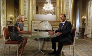 Claire Chazal et le président de la République François Hollande, le 15 septembre 2013 à Paris.