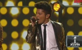 Bruno Mars dimanche 2 février lors de la mi-temps du Superbowl.