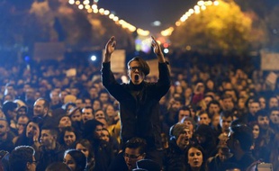Des Roumains manifestent contre la classe politique à Bucarest le 4 novembre 2015