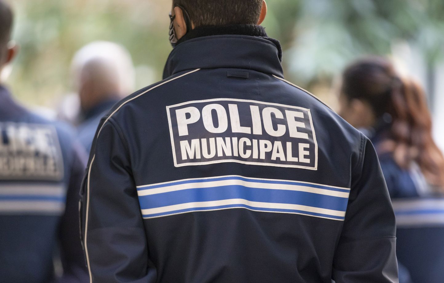 Le policier municipal a reçu les félicitations du maire. (Illustration)