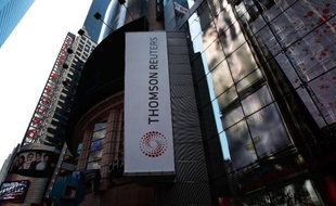 Le groupe américano-canadien d'informations Thomson Reuters va accélérer ses réductions de coûts, surtout dans sa division d'écrans financiers où il prévoit des milliers de réductions de postes, après un recul de ses résultats trimestriels.