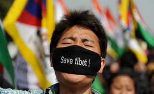 Le nouvel an tibétain à partir de mercredi devrait normalement être un temps de festivités dans les zones tibétaines de Chine, mais beaucoup ont choisi de ne pas le célébrer dans l'actuel contexte de contestation populaire, de répression implacable et d'immolations en série.