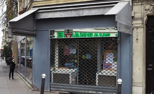 Illustration d'une librairie fermée à Paris en raison du reconfinement.