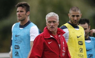 Didier Deschamps avec Karim Benzema et Olivier Giroud pendant la Coupe du monde au Brésil, le 12 juin 2014.