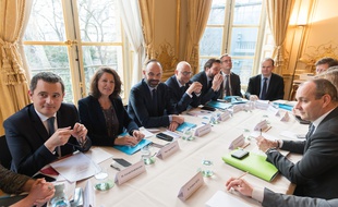 Les membres du gouvernement responsables de la réforme des retraites face à Laurent Berger de la CFDT, début janvier, à Matignon.
