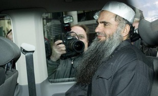 Al-Qaïda au Maghreb islamique (Aqmi) s'est dit prêt dimanche à libérer un otage britannique si Londres accepte d'extrader l'islamiste Abou Qatada "Al-Filistini" vers le pays de son choix, promettant "l'enfer" pour la Grande-Bretagne s'il était extradé vers la Jordanie, a rapporté SITE, un centre américain de surveillance des sites islamistes.
