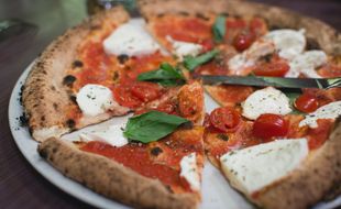 Illustration d'une pizza margharita.
