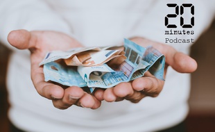 Illustration d'une personne tenant en main des billets, des euros