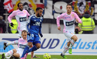 Alexandre Lacazette le 7 décembre 2014 au Parc des Sports à Annecy. AFP PHOTO / JEAN-PIERRE CLATOT