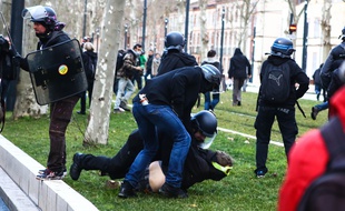 Lors de la manifestation de samedi, sur les allées Jules-Guesdes.