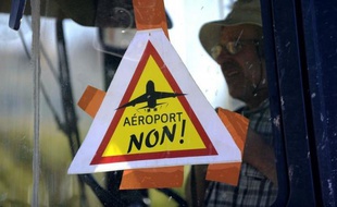 "Il suffit d'un bloc pour renverser un rouleau compresseur": c'est l'un des slogans vu dimanche au 2e forum contre les "grands projets inutiles imposés" (GPII) qui a attiré près de Nantes près de 3.000 personnes dont plusieurs délégations européennes.