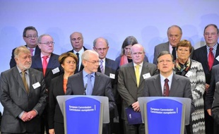 Le président du Conseil européen, Herman Van Rompuy, a annoncé mardi aux députés européens son intention de défendre sa proposition de compromis pour le budget de la période 2014-2020 face aux exigences de plusieurs Etats membres d'obtenir des coupes supplémentaires.