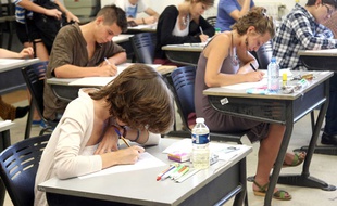 Une start-up parisienne propose de systématiser la copie dématérialisée pour toutes les épreuves post-bac.