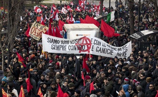 Des milliers de manifestants ont défilé à Macerata (Italie), une semaine après une fusillade à caractère raciste.