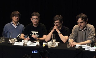 Les dessinateurs Cabu, Charb, Luz et Riss (de gauche à droite) donnent une conférence de presse au Théâtre du Rond-Point à Paris, le 3 novembre 2011, après l'incendie de leurs locaux