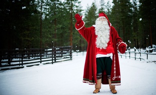 Le père Noël dans son village de Rovaniemi en Laponie.