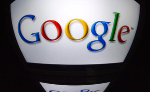 Le géant américain d'internet Google a continué d'afficher une forte croissance au troisième trimestre, dépassant les attentes du marché, sur lequel son action semblait reprendre sa course vers les 1.000 dollars.