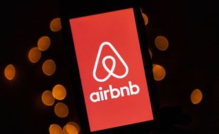 Airbnb a annulé des dizaines de milliers de réservations pour des covid-parties