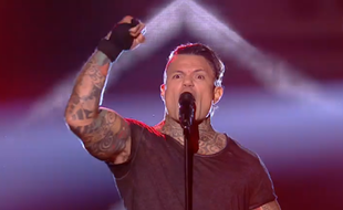 Le candidat polynésien Mano a impressionné les coachs de «The Voice» physiquement et vocalement