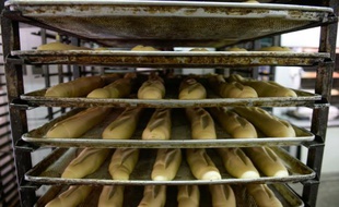 Des baguettes dans l'une des rares boulangeries de Caracas proposant toujours du pain, le 25 février 2016