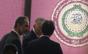 L'opposition au régime de Bachar al-Assad a obtenu mardi le siège de la Syrie au sommet arabe de Doha, où elle a défendu son autonomie face aux ingérences extérieures et demandé l'extension du bouclier anti-missiles de l'OTAN en Turquie au nord syrien.