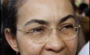 A l'inverse, la candidate du Parti socialisme et liberté (PSOL, extrême gauche), Heloisa Helena, créditée de 9,3 à 11% des voix, effectue une percée remarquée.