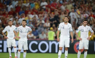 Largement dominée de bout en bout, l'équipe de France n'est pas parvenue à créer l'exploit face aux champions du monde et d'Europe espagnols, vainqueurs 2-0 grâce à un doublé de Xabi Alonso samedi à Donetsk, et quitte l'Euro-2012 au stade des quarts de finale.