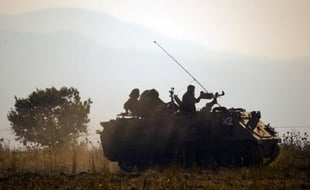 L'armée israélienne a procédé à des tirs de représailles samedi après des tirs d'obus syriens sur la partie du plateau du Golan occupée par l'Etat hébreu, a annoncé un porte-parole de l'armée à l'AFP.